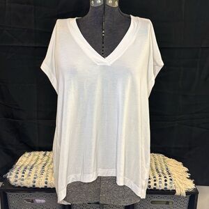 🤍Athleta🤍 V-Neck Split Back Tee